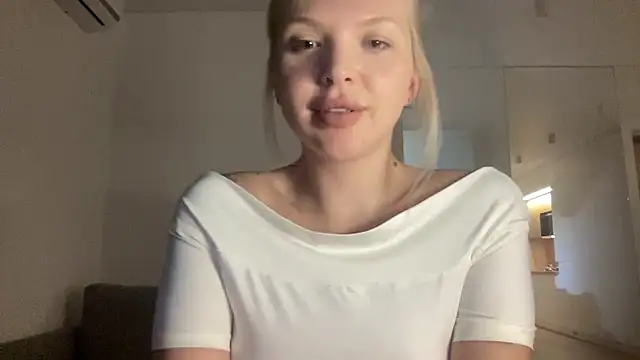 Snapshot of MArviia chatting on 07-26-26, 08:05 MArviia online show from 07-26-26, 08:05