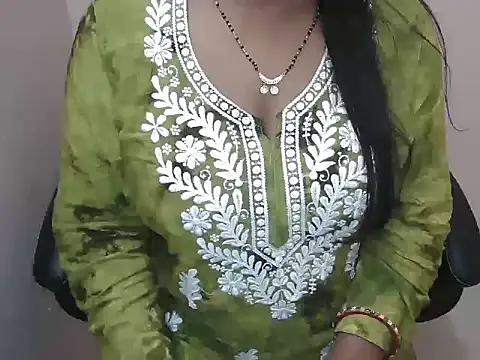 Snapshot of bold_naina chatting on 10-19-25, 04:02 bold naina online show from 10-19-25, 04:02