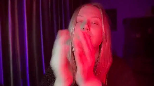 Snapshot of BikiHellena chatting on 02-04-26, 07:31 BikiHellena online show from 02-04-26, 07:31