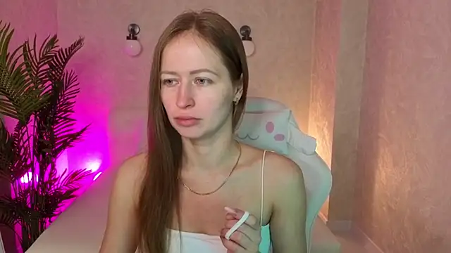 Snapshot of bella_li__ chatting on 12-21-25, 01:24 bella li online show from 12-21-25, 01:24