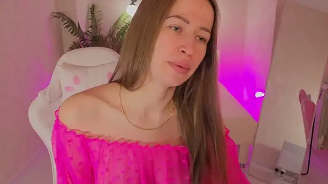 Snapshot of bella_li__ chatting on 02-05-26, 01:32 bella li online show from 02-05-26, 01:32