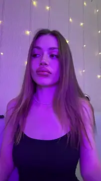 Elizabeth Tay online show from 12-19-25, 06:37