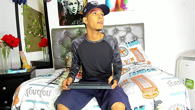 Snapshot of xxKamadevaxx chatting on 11-10-25, 12:26 xxKamadevaxx online show from 11-10-25, 12:26