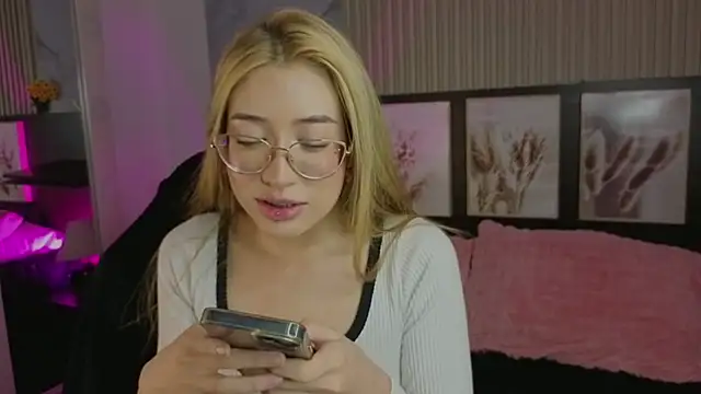 Snapshot of tokyoluu chatting on 09-17-25, 09:49 tokyoluu online show from 09-17-25, 09:49