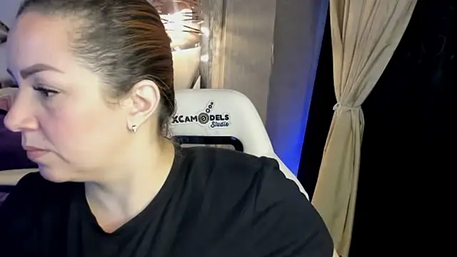 alexiaystive3 online show from 10-01-25, 04:02