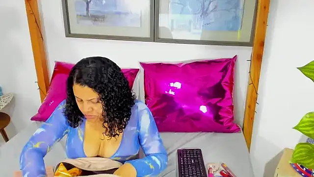 ElianaCollins online show from 11-16-25, 02:17