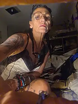 jasonee13 online show from 06-26-26, 04:39