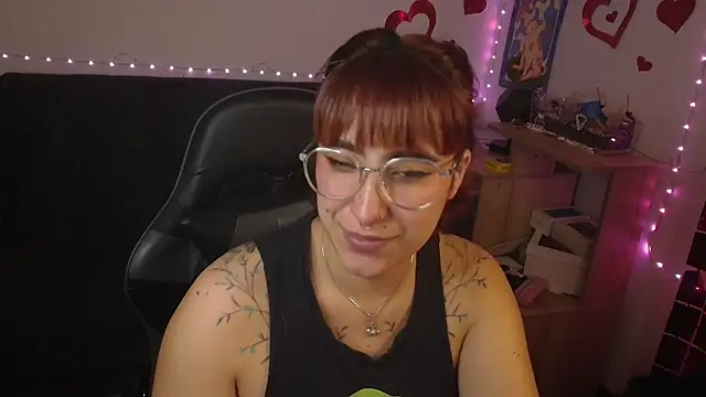 Miacatsito3 online show from 05-26-26, 04:08