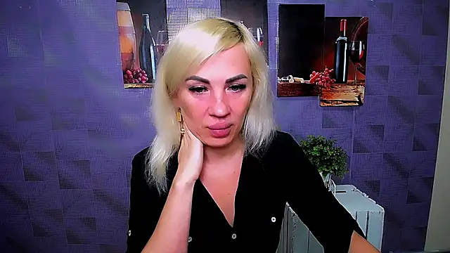 EmmaCat  online show from 09-18-25, 05:31