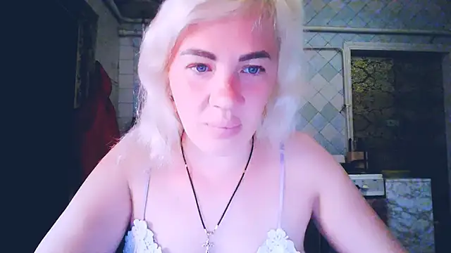 Snapshot of EmmaCat_ chatting on 05-16-26, 03:14 EmmaCat online show from 05-16-26, 03:14