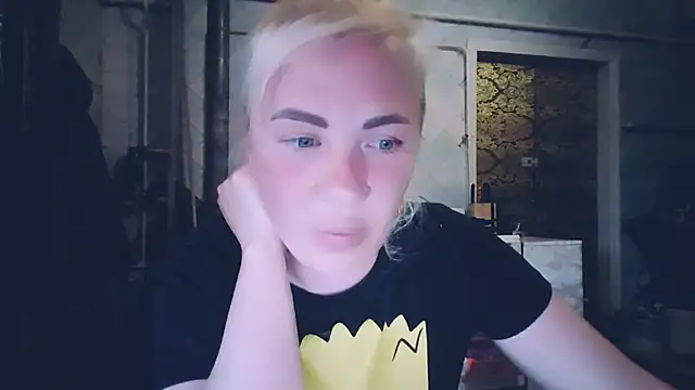 Snapshot of EmmaCat_ chatting on 05-16-26, 11:31 EmmaCat online show from 05-16-26, 11:31