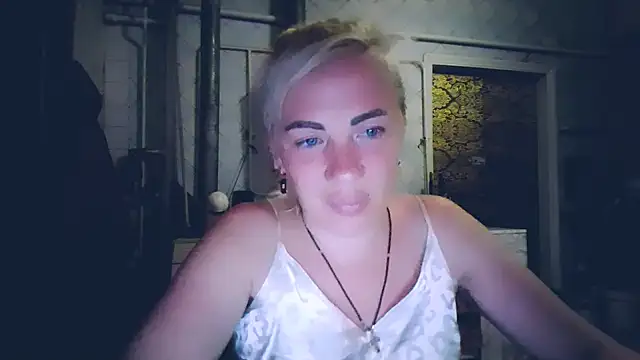 Snapshot of EmmaCat_ chatting on 05-25-26, 06:47 EmmaCat online show from 05-25-26, 06:47