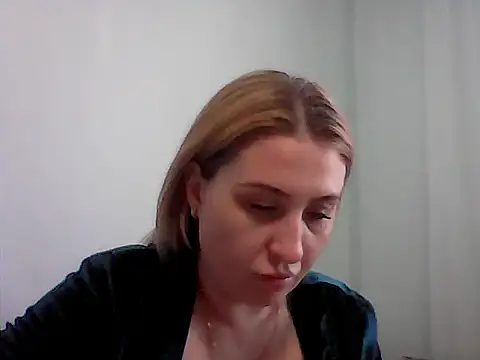 Snapshot of Osyvera chatting on 09-24-25, 01:14 Osyvera online show from 09-24-25, 01:14