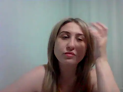 Snapshot of Osyvera chatting on 09-28-25, 12:05 Osyvera online show from 09-28-25, 12:05