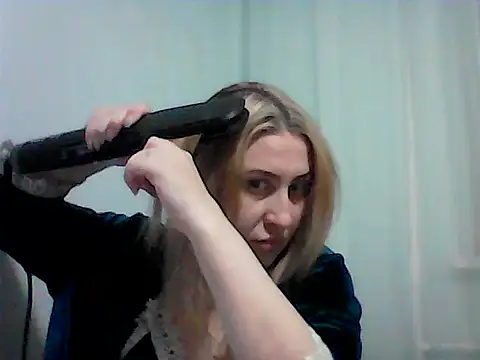 Snapshot of Osyvera chatting on 10-03-25, 03:31 Osyvera online show from 10-03-25, 03:31