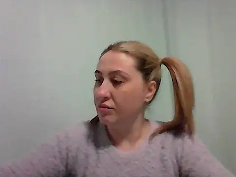 Snapshot of Osyvera chatting on 10-04-25, 04:05 Osyvera online show from 10-04-25, 04:05