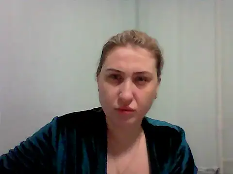 Snapshot of Osyvera chatting on 10-05-25, 04:27 Osyvera online show from 10-05-25, 04:27