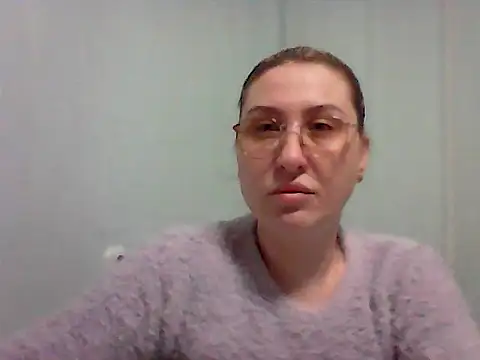 Snapshot of Osyvera chatting on 10-06-25, 05:10 Osyvera online show from 10-06-25, 05:10