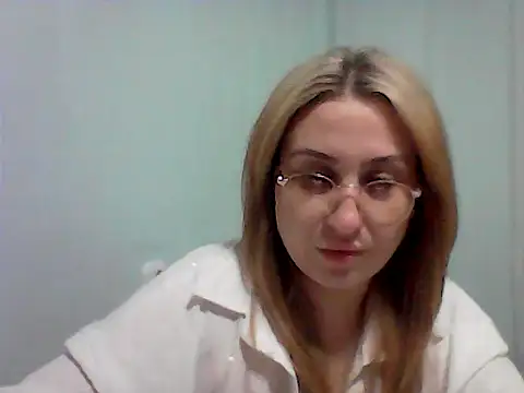 Snapshot of Osyvera chatting on 10-07-25, 05:10 Osyvera online show from 10-07-25, 05:10