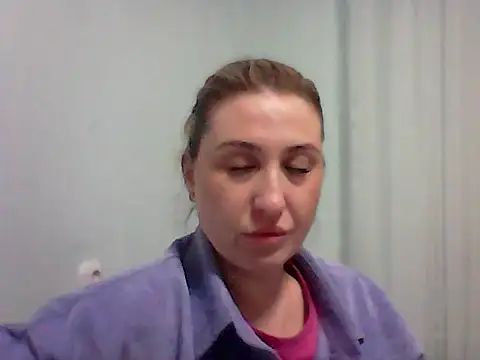 Snapshot of Osyvera chatting on 10-21-25, 11:27 Osyvera online show from 10-21-25, 11:27