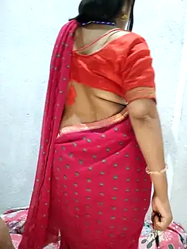 Snapshot of bigcutecouple chatting on 03-13-26, 08:04 bigcutecouple online show from 03-13-26, 08:04