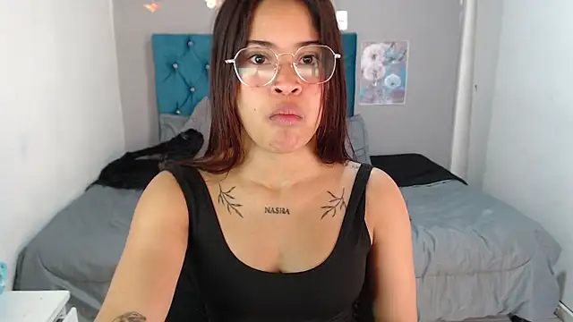 Snapshot of mia_sexgirl chatting on 02-11-26, 12:32 mia sexgirl online show from 02-11-26, 12:32