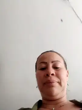 Snapshot of LaraCaliente chatting on 05-01-26, 03:05 LaraCaliente online show from 05-01-26, 03:05