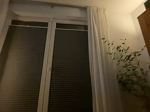 Snapshot of didil1900 chatting on 10-12-25, 04:00 didil1900 online show from 10-12-25, 04:00