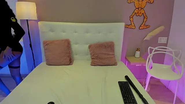 AlayshaJohnson online show from 10-31-25, 09:16