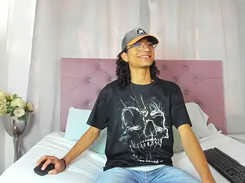 EthanBlackwoodd online show from 10-23-25, 08:07