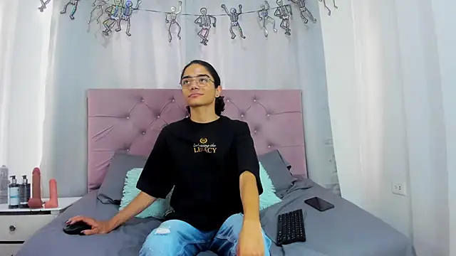 EthanBlackwoodd online show from 12-15-25, 08:02