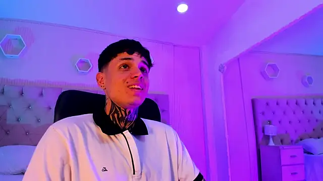 Declan-Fox online show from 10-18-25, 04:48