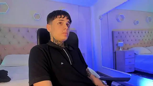 Declan-Fox online show from 10-19-25, 04:35