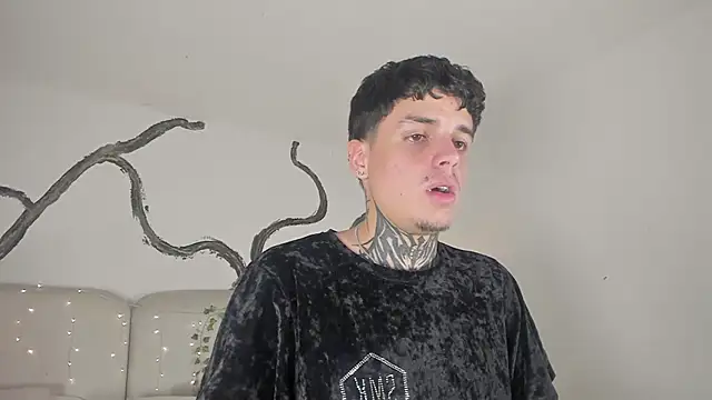 Declan-Fox online show from 11-23-25, 05:18