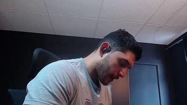 RichardMilleer online show from 12-05-25, 02:25