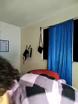 Snapshot of Julie_wallace chatting on 11-19-25, 04:40 Julie wallace online show from 11-19-25, 04:40