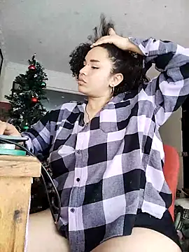 Snapshot of Julie_wallace chatting on 12-16-25, 01:49 Julie wallace online show from 12-16-25, 01:49