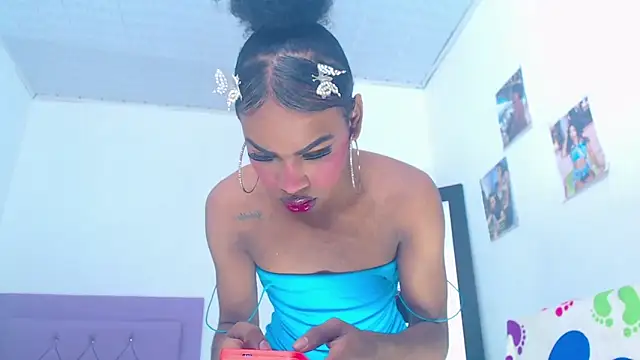 Snapshot of whitneytt chatting on 10-18-25, 03:42 whitneytt online show from 10-18-25, 03:42