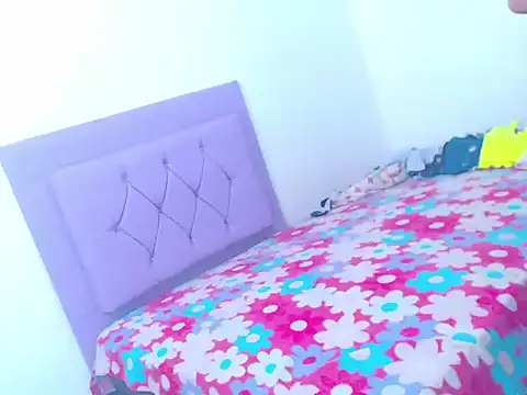 Snapshot of whitneytt chatting on 11-28-25, 06:49 whitneytt online show from 11-28-25, 06:49