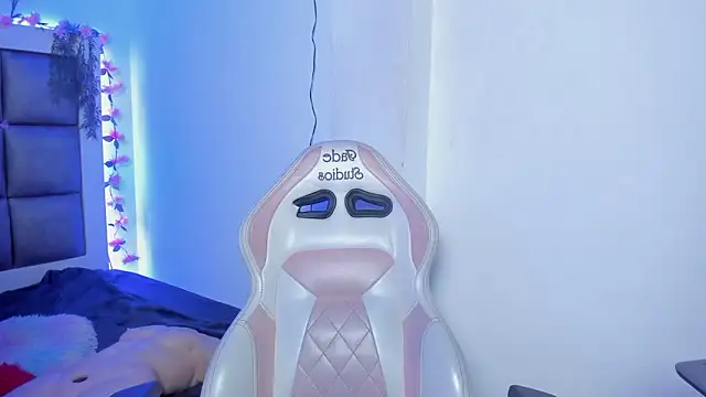 abbiecollins js online show from 03-31-26, 04:24