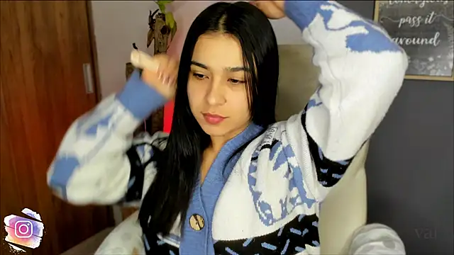 Snapshot of val_varago chatting on 12-23-25, 06:44 val varago online show from 12-23-25, 06:44