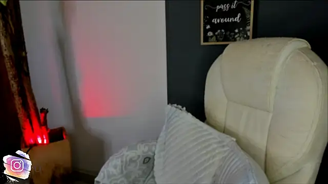 Snapshot of val_varago chatting on 02-13-26, 02:18 val varago online show from 02-13-26, 02:18