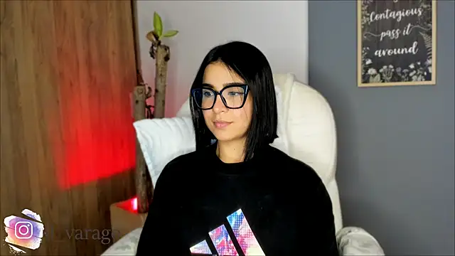 Snapshot of val_varago chatting on 02-24-26, 03:48 val varago online show from 02-24-26, 03:48