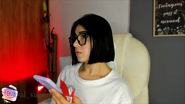 Snapshot of val_varago chatting on 03-17-26, 05:22 val varago online show from 03-17-26, 05:22