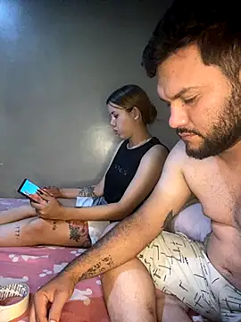 Snapshot of coupleyys chatting on 10-28-25, 02:48 coupleyys online show from 10-28-25, 02:48