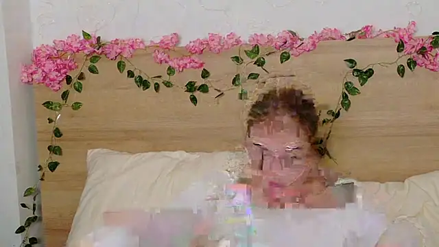 Lilith Bonheur online show from 10-18-25, 08:09