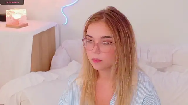 Lilith Bonheur online show from 12-02-25, 12:49