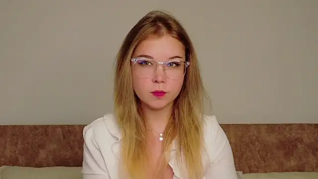 Snapshot of Lilith_Bonheur chatting on 02-11-26, 09:09 Lilith Bonheur online show from 02-11-26, 09:09