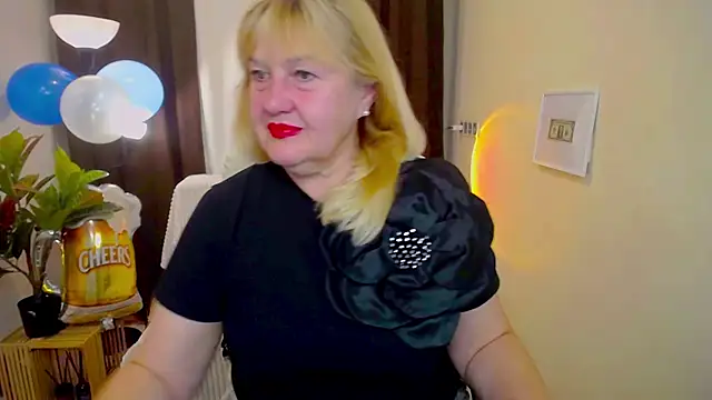Snapshot of EmmaEllison chatting on 09-17-25, 11:56 EmmaEllison online show from 09-17-25, 11:56