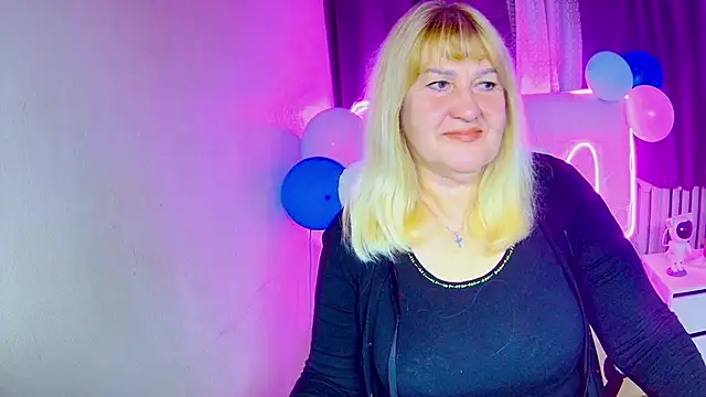 Snapshot of EmmaEllison chatting on 09-23-25, 06:16 EmmaEllison online show from 09-23-25, 06:16